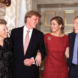 2001-03-30 00:00:00 NLD - 20010330 - DEN HAAG : Koningin Beatrix kondigt de verloving aan van haar zoon kroonprins Willem  Alexander met Maxima Zorreguieta  ANP BENELUXPRESS