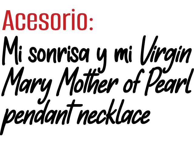 Acesorio: Mi sonrisa y mi Virgin Mary Mother of Pearl pendant necklace