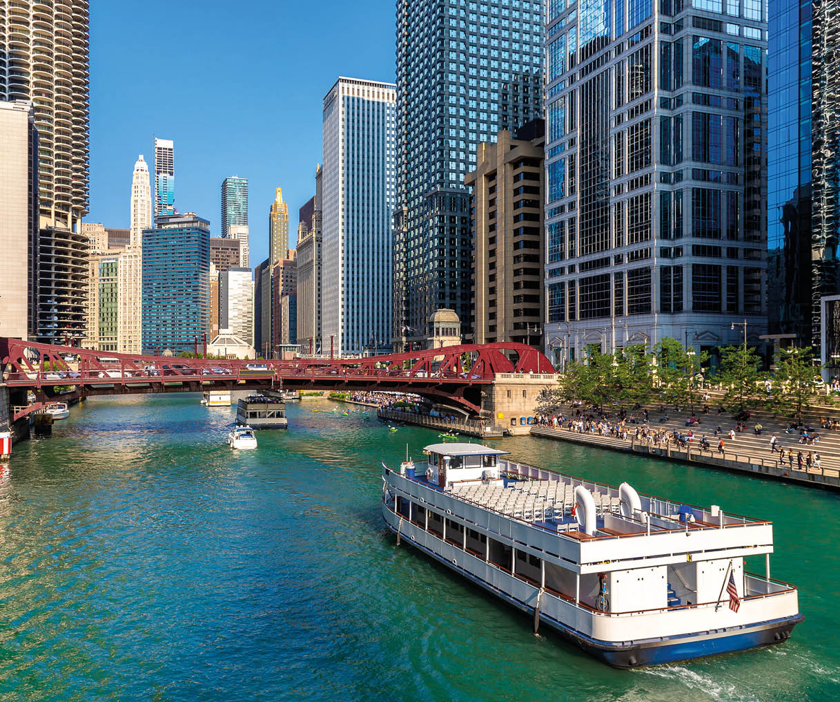 Sightseeing cruise at Chicago river in Chicago, Illinois, USA