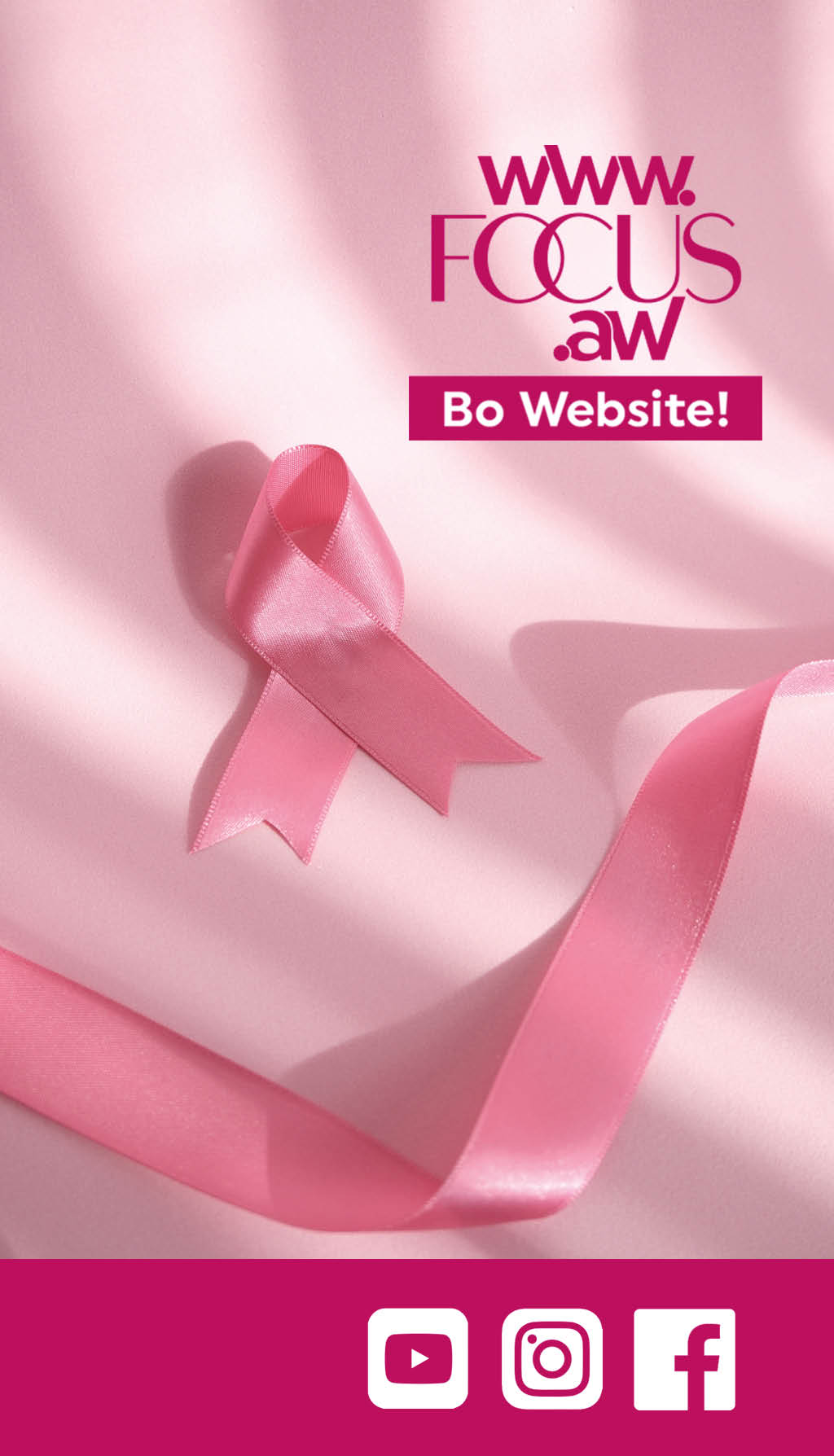 Cinta rosa sobre tela rosa con texto promocionando un sitio web y iconos de redes sociales en la parte inferior. Descripci n generada con IA